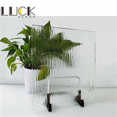 กระจกอาบน้ำลายฝน